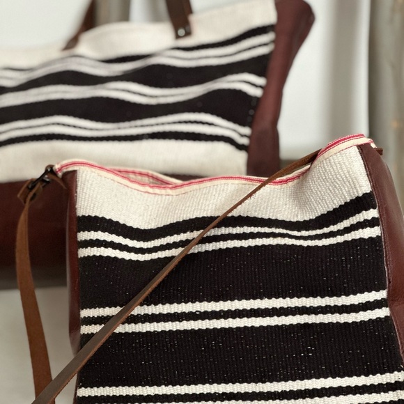 Striped Black and White Shoulder Bag - Picture 3 of 4